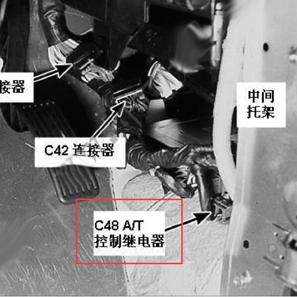 2009年现代名驭AT控制继电器位置