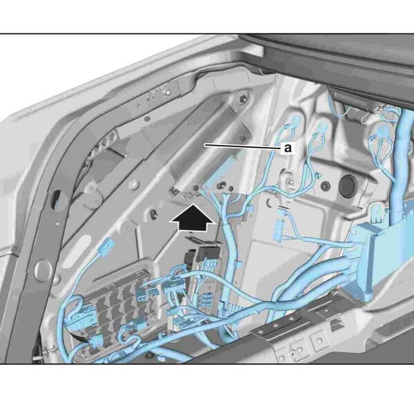 2022年奔驰S400L 倒车雷达模块位置